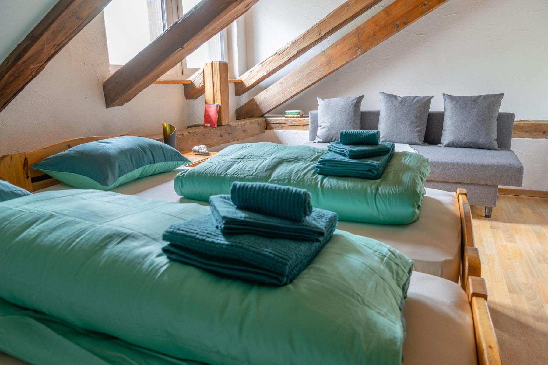 Chrona Bed & Breakfast Jenaz Ruang foto