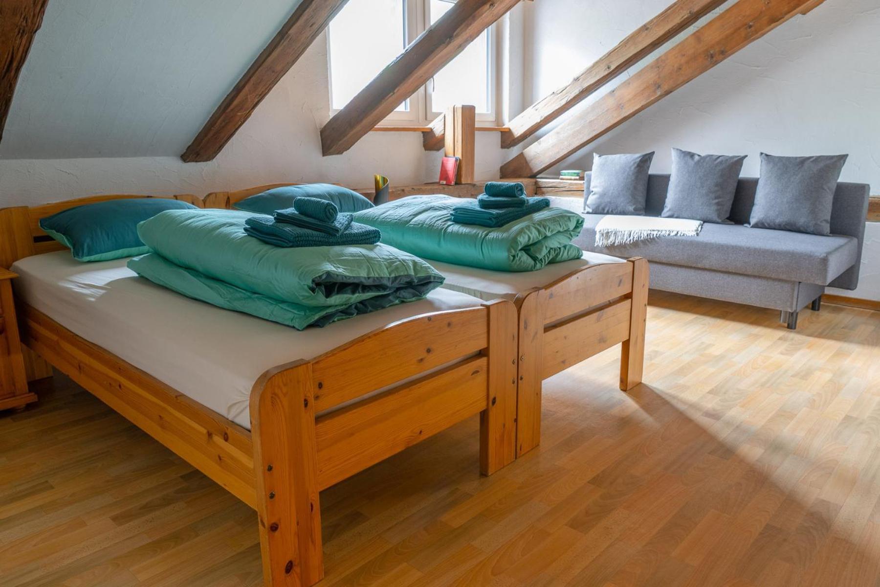Chrona Bed & Breakfast Jenaz Ruang foto