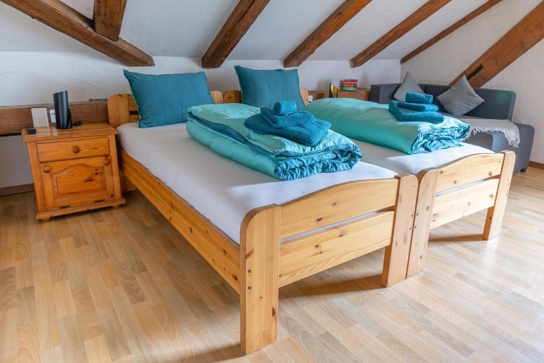 Chrona Bed & Breakfast Jenaz Ruang foto